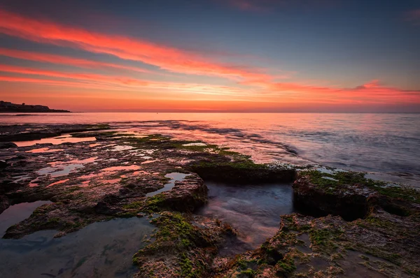 Costa rocosa del mar en España — Foto de Stock