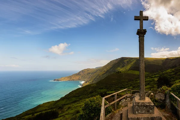 Кристианский крест на Атлантическом побережье — стоковое фото