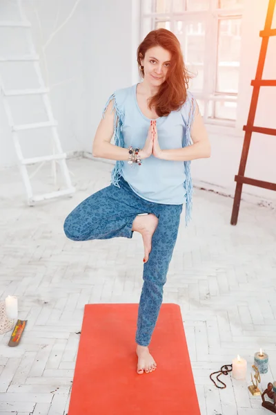 Woman having yoga practice — Stock Photo, Image