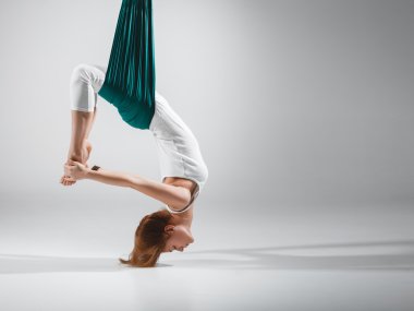 Anti yerçekimi Yoga - stok görüntü