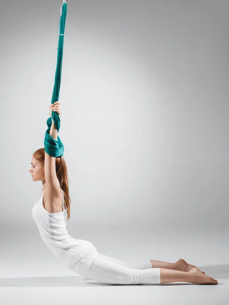 Antigravity Yoga - Stock beeld — Stockfoto