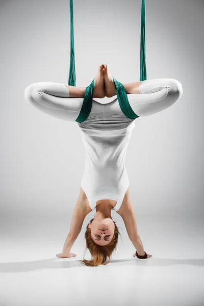 Anti yerçekimi Yoga - stok görüntü — Stok fotoğraf