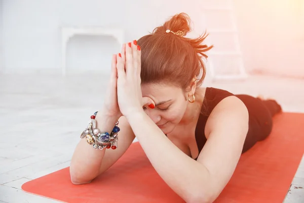 Yoga, meditasyon olan kadın