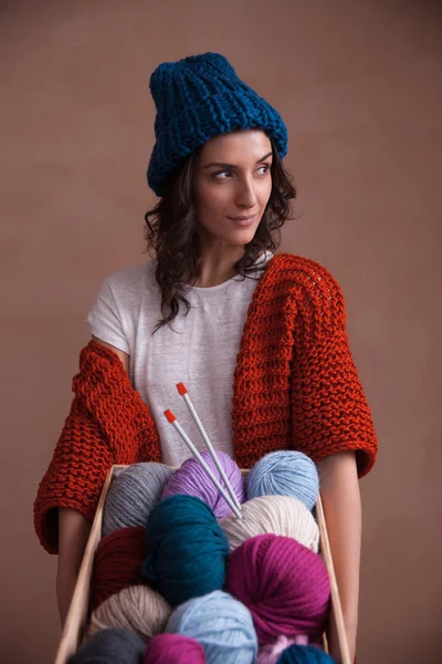 ボックス予測に基づく糸「どういうことや編み針を持った女性 — ストック写真
