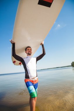 Genç adam kafasına holding kürek yönetim kurulu