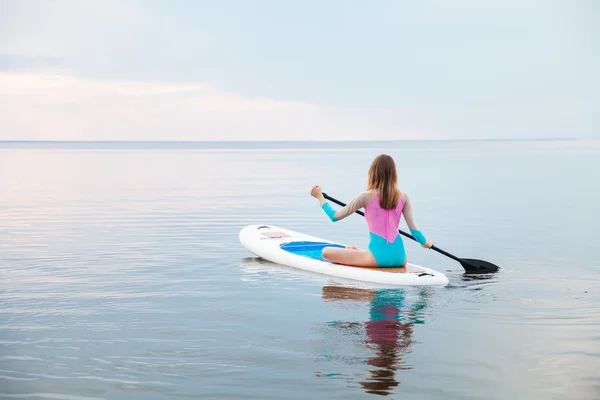 Unrecognizable young woman paddling on sup board — Stock Photo, Image