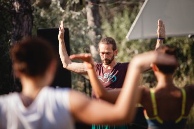 Avatar Yoga Festivali sırasında açık hava uygulaması
