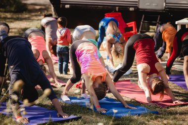 Avatar Yoga Festivali sırasında açık hava uygulaması