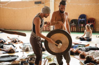 Avatar Yoga Festivali'nde Tibet şarkı kaseleri ile Ses meditasyon
