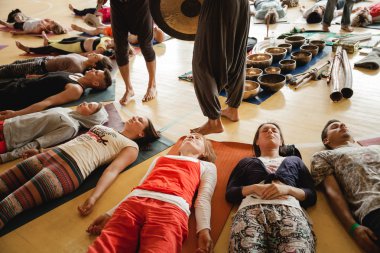Avatar Yoga Festivali'nde Tibet şarkı kaseleri ile Ses meditasyon