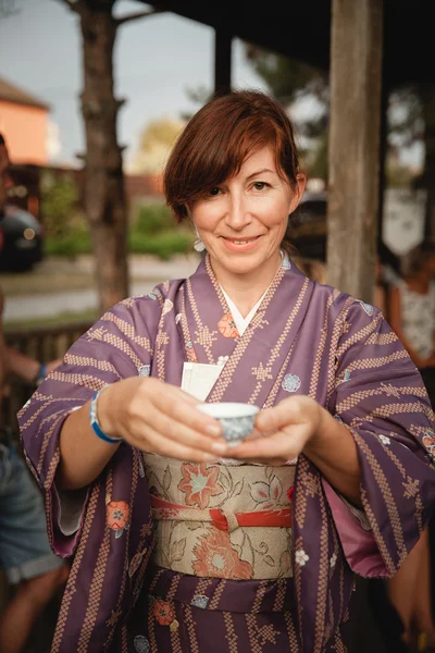 Retrato de mujeres vestidas con kimono japonés en el Avatar Yoga Festival —  Fotos de Stock