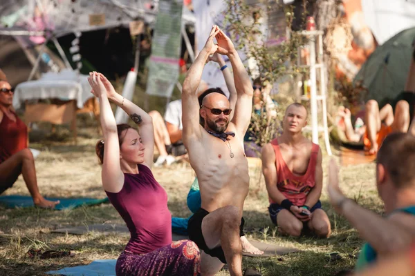 Outdoor practice during Avatar Yoga Festival — Stock Photo, Image