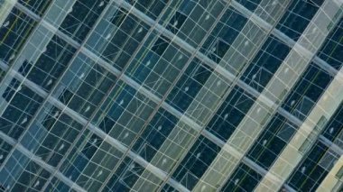 Venlo veya Hollanda sera bitkisinin gökyüzü görüntüsü