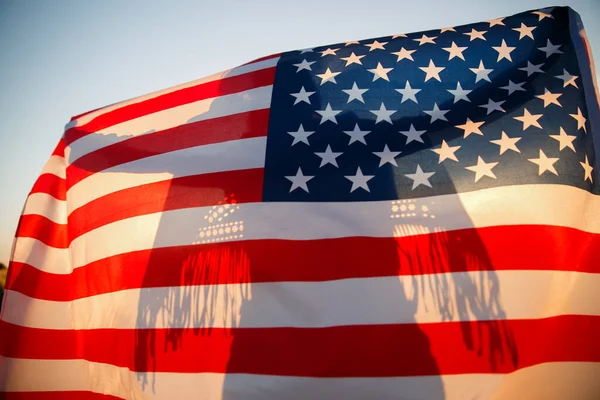 Le 4 juillet. Fête de l'indépendance des États-Unis célébrant avec drapeau national américain — Photo