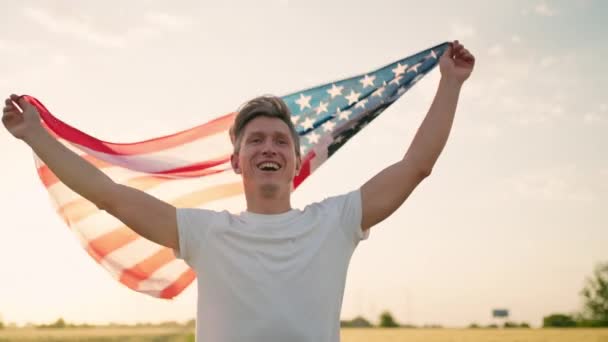 Feriado federal. 4 de julho Dia da independência comemorando com bandeira nacional americana — Vídeo de Stock