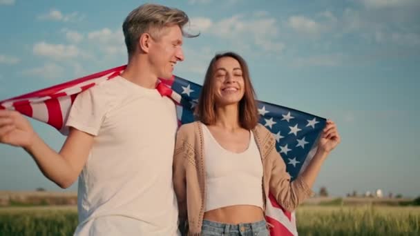 Fiesta federal. 4 de julio Día de la Independencia celebrando con bandera nacional americana — Vídeos de Stock