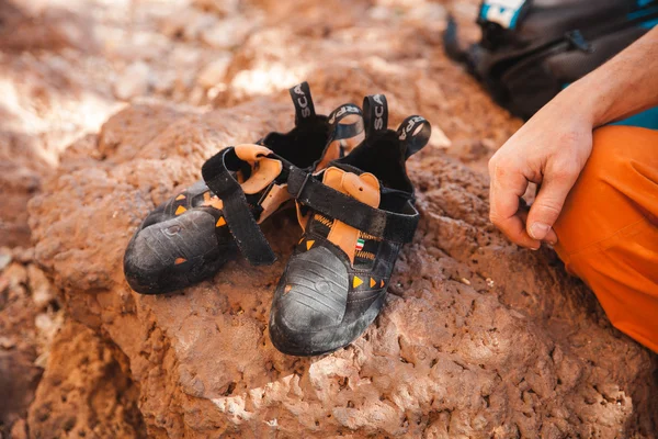 Zapatos de escalada en roca primer plano — Foto de Stock