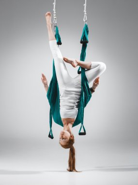 Anti yerçekimi Yoga - stok görüntü