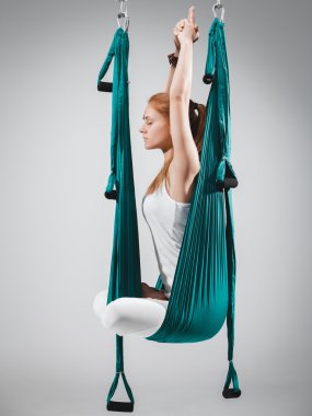 Anti yerçekimi Yoga - meditasyon konum. Stok görüntü
