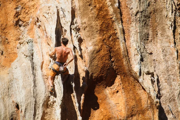 Opción audaz - escalada en roca — Foto de Stock