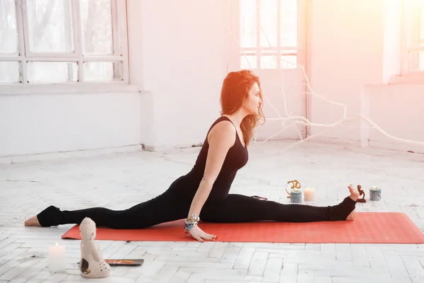 Woman having yoga practice — Stock Photo, Image