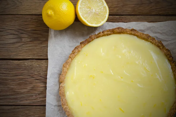 Lemon tart with lemons