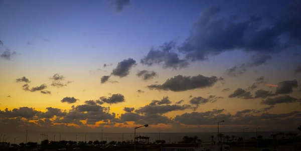 Прекрасный Вечерний Закат Облаками Над Морем Высокое Качество Фото — стоковое фото