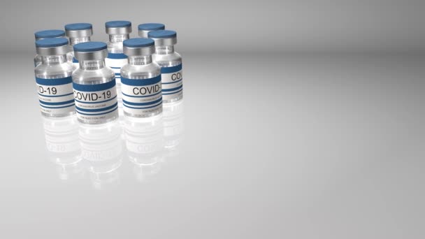 Şişe koronavirüs aşısı COVID-19. İçinde sars-cov-2 aşısı olan cam şişeler. — Stok video