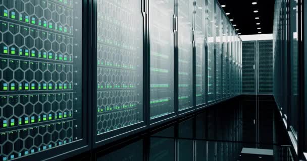 Big data analyse en concept van fctcristic supercomputer netwerk en data servers achter glas panelen in de serverruimte van een datacenter. Digitale hogesnelheidslijnen — Stockvideo