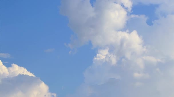 Timelapse. Movimiento de nubes en el cielo para el montaje Antecedentes para el concepto de grandes sueños, esperanzas y aspiraciones. — Vídeo de stock