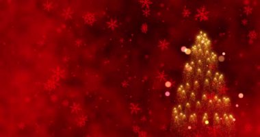 Kızıl Kar Taneleri ile çevrili Parlak Altın Noel Ağacı Sıcak Bir Arkaplan Karşısında Büyüleyici Bir Bayram Atmosferi Oluşturuyor. Yüksek kalite 4k görüntü