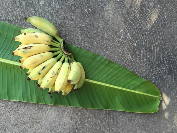 Ekili muz, Tay Banana ve yeşil muz yaprağı 