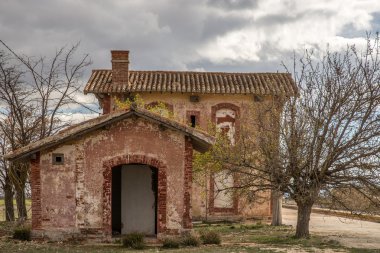 terk edilmiş tren istasyonu