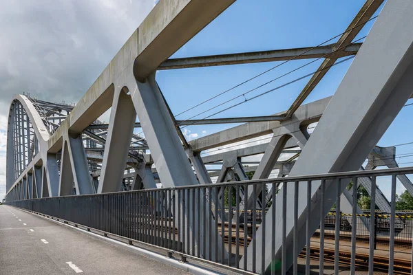 Stalen Structuur Van Een Spoorbrug Met Stalen Balken Kolommen Een — Stockfoto