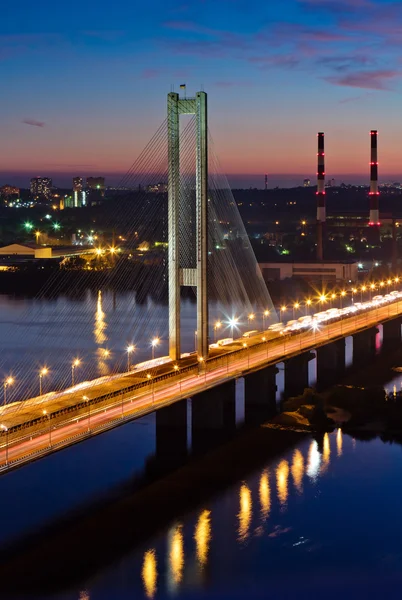 Ponte do metro sul à noite. Kiev, Ucrânia. Kiev, Ucrânia — Fotografia de Stock