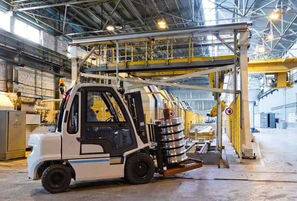 Producción de las ruedas de tren de acero — Foto de Stock