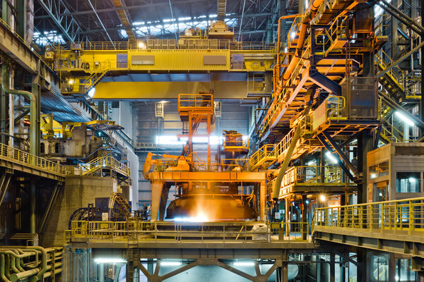 Производство стали на металлургическом заводе
