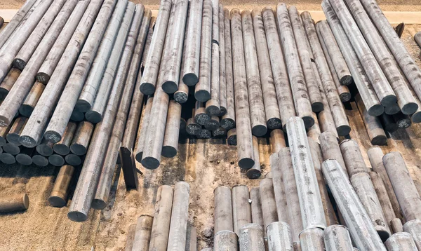 Fabrika depo çelik kütük