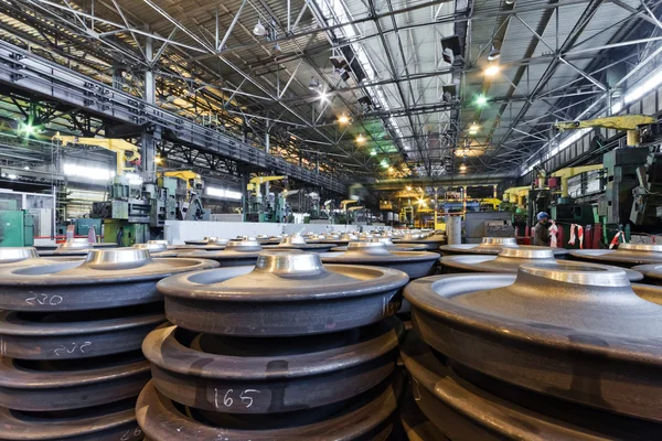 Producción de las ruedas de tren de acero — Foto de Stock