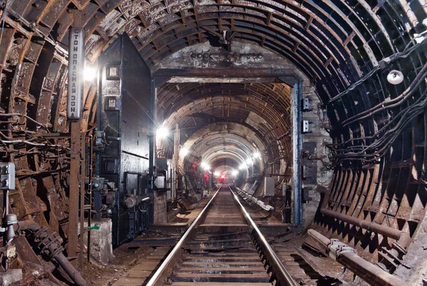 Túnel del metro. Kiev, Ucrania. Kiev, Ucrania — Foto de Stock