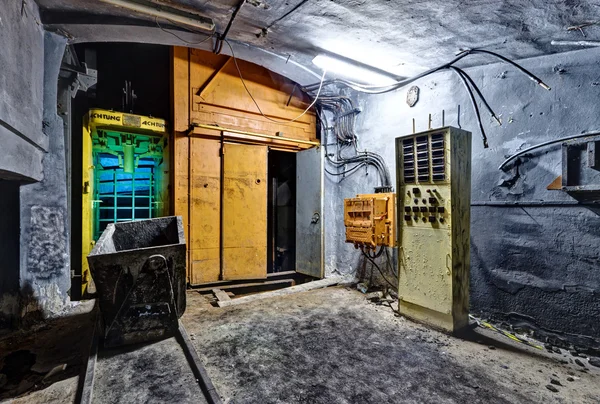 Tunnel elevator in abandoned coal mine — Stock Photo, Image