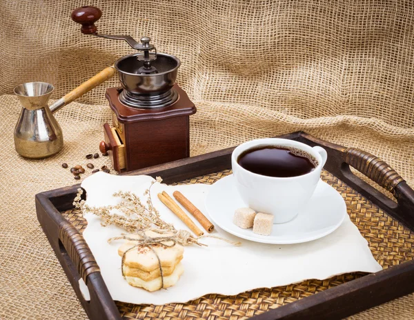 Kopje koffie met grinder — Stockfoto