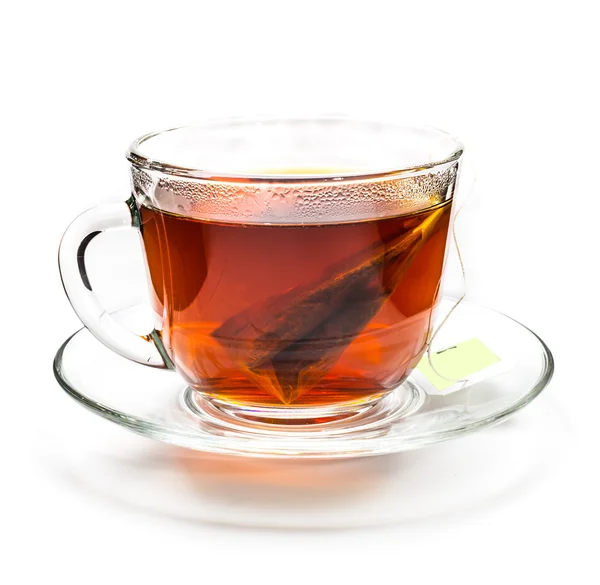 Xícara transparente de chá com saco de chá em branco — Fotografia de Stock