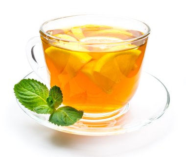 Şeffaf fincan limon çayı ve nane