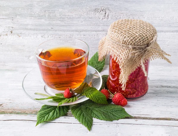 Ahududu reçeli ve çay Kupası