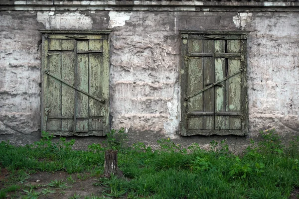 Vecchie finestre danneggiate, grunge windows, texture, vecchia casa — Foto Stock