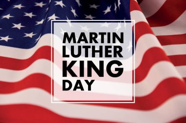 Martin Luther King Jr., Amerikan bayrağı arkaplan çerçeve resimleri olan bir poster. Birleşik Devletler 'de federal tatil. Martin Luther King Günü tebrik kartı resimleri. Önemli bir gün.