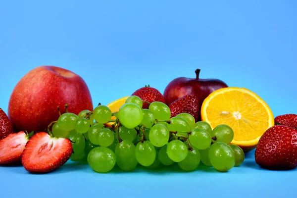 Pile Divers Fruits Frais Sur Fond Bleu Images Stock Groupe — Photo