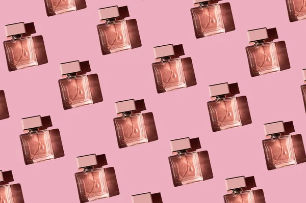 Vonný Parfém Lahvičky Růžové Ženské Parfémy Pastelově Růžovém Pozadí Ploché Stock Snímky