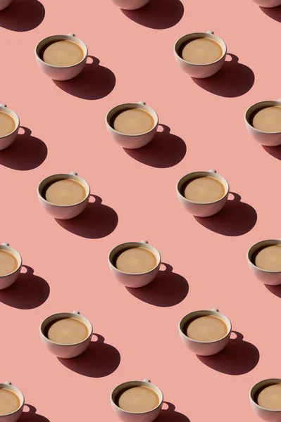 Tasse Kaffee Muster Auf Rosa Hintergrund Sonnenlicht Minimales Trendiges Konzept — Stockfoto